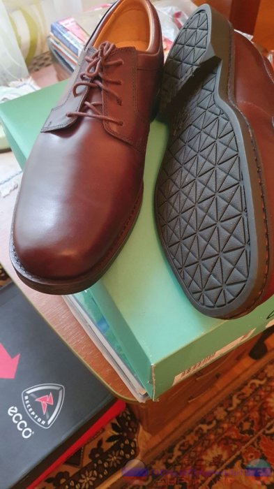 Продам фирменные новые мужские туфли
